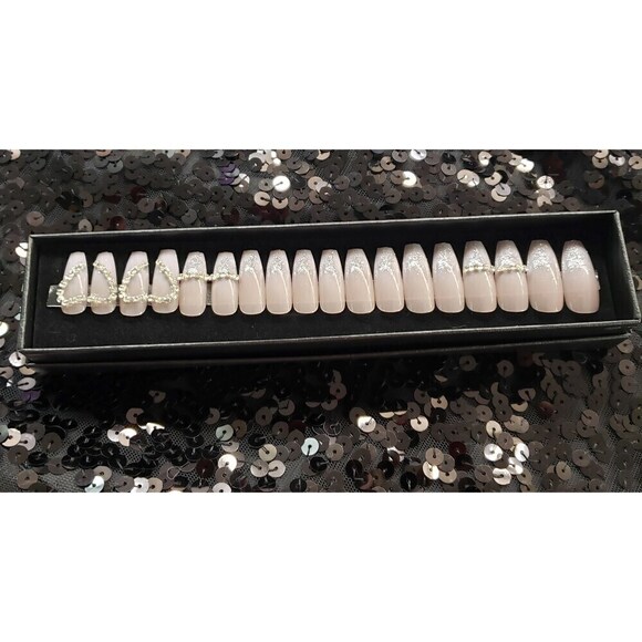 Jazlyn Press On Nail Set - Picture 2 of 2